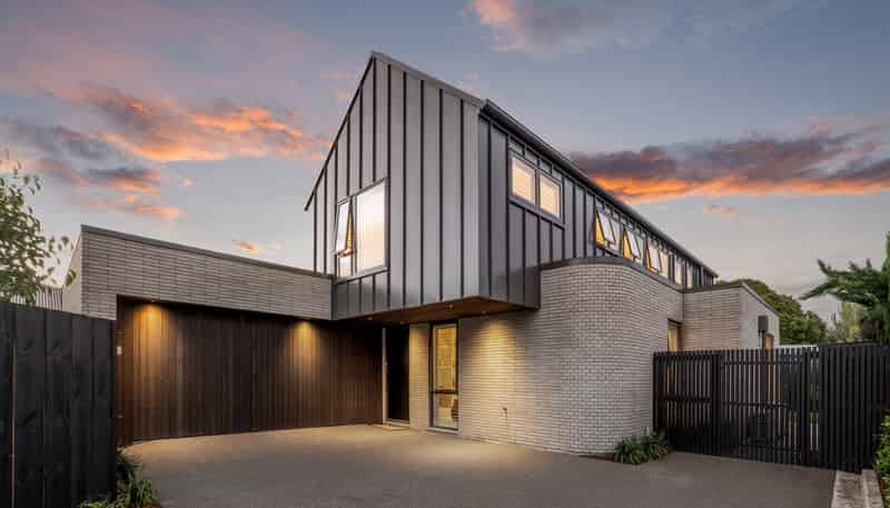 2/105 Tomes Road, Saint Albans