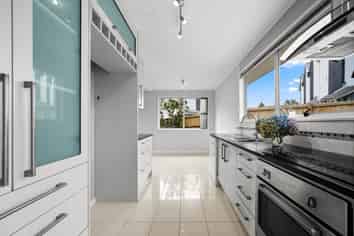 17 Fairdale Place, Birkdale