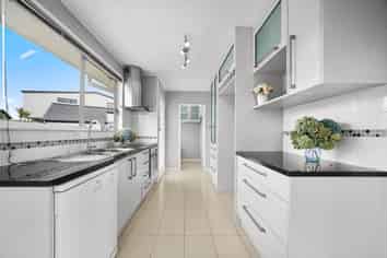 17 Fairdale Place, Birkdale