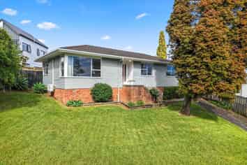 17 Fairdale Place, Birkdale