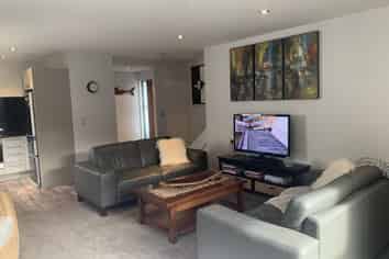 65B Longfellow Street, Sydenham