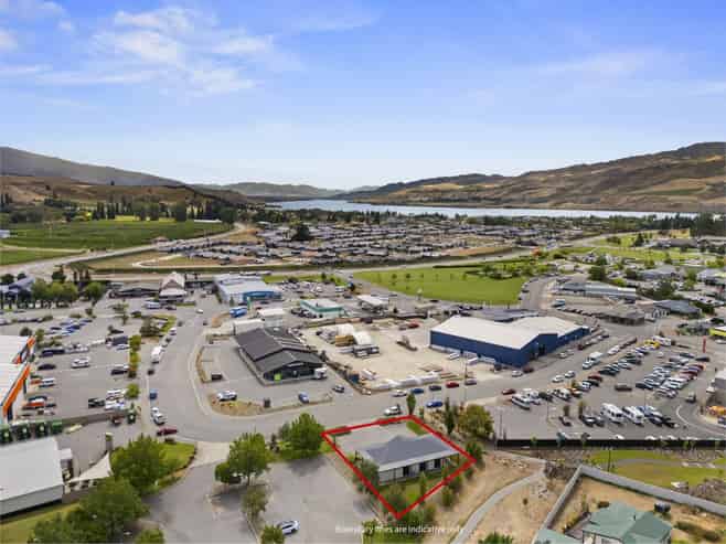 Standalone freehold in town centre