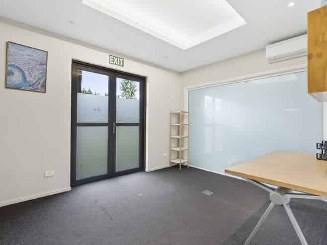 Standalone freehold in town centre