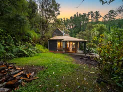 99 Elmslie Road, Pinehaven