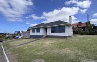 1 Ayrton Street, Te Atatu South