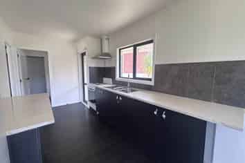 1 Ayrton Street, Te Atatu South