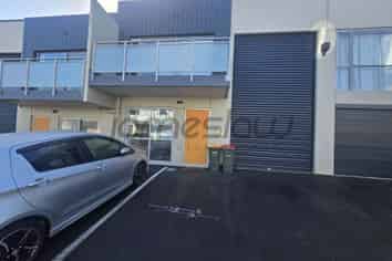 Modern High-Stud Warehouse & Office