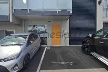 Modern High-Stud Warehouse & Office