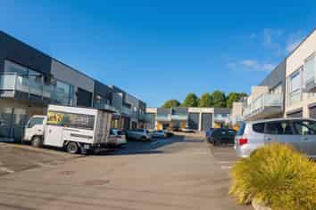 Modern High-Stud Warehouse & Office