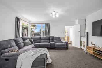 412 Breezes Road, Aranui