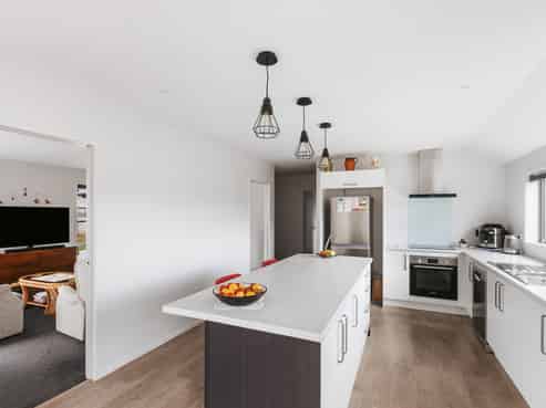 14 Anglers Way, Omokoroa