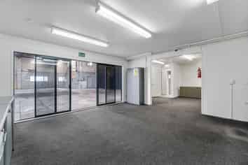 Brand exposure to SH1C with warehouse & yard