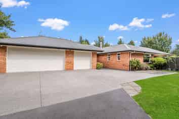 10 Russell Street, Darfield