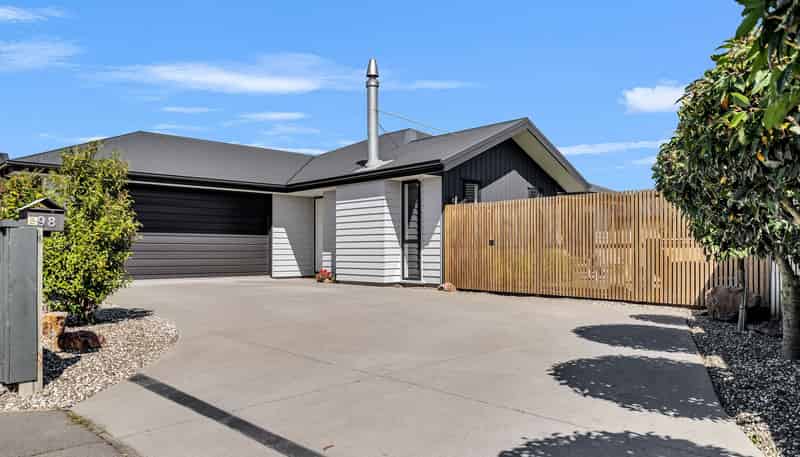 98 Sunline Avenue, Lincoln
