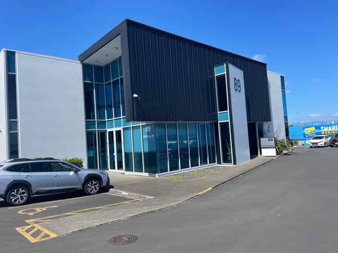 Showroom with Profile