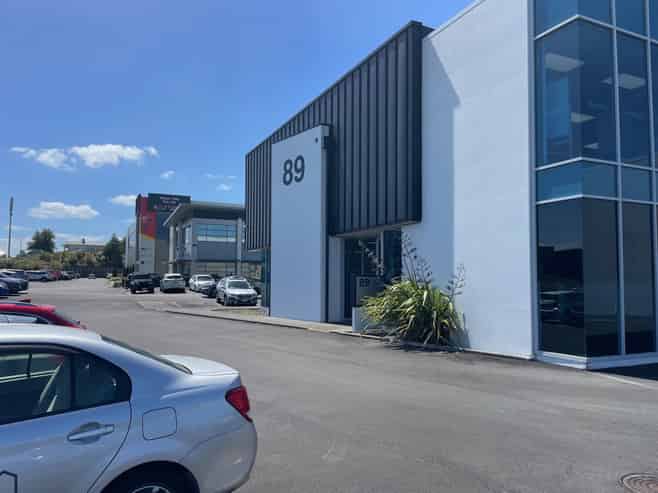 Showroom with Profile