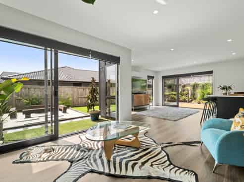 39 Pakanga Grove, Pyes Pa