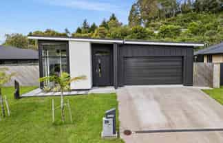 39 Pakanga Grove, Pyes Pa