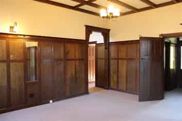 255 Highgate, Roslyn