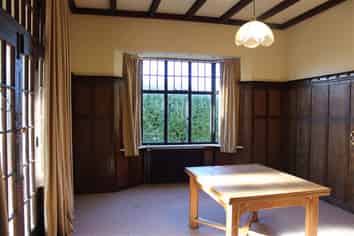 255 Highgate, Roslyn