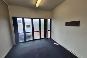 148M² AFFORDABLE STUDIO RETAIL/OFFICE
