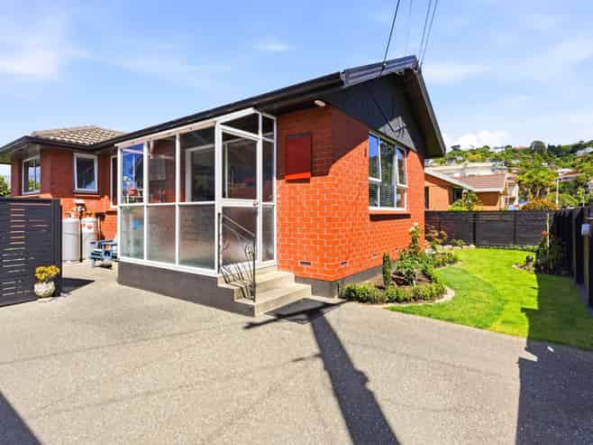 20 Albert Street, Saint Clair