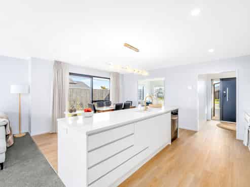 58 Whitehorn Drive, LINCOLN