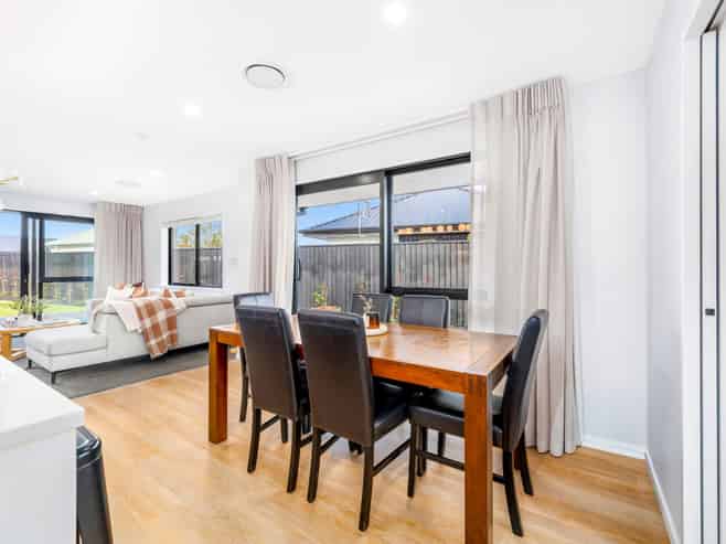 58 Whitehorn Drive, LINCOLN