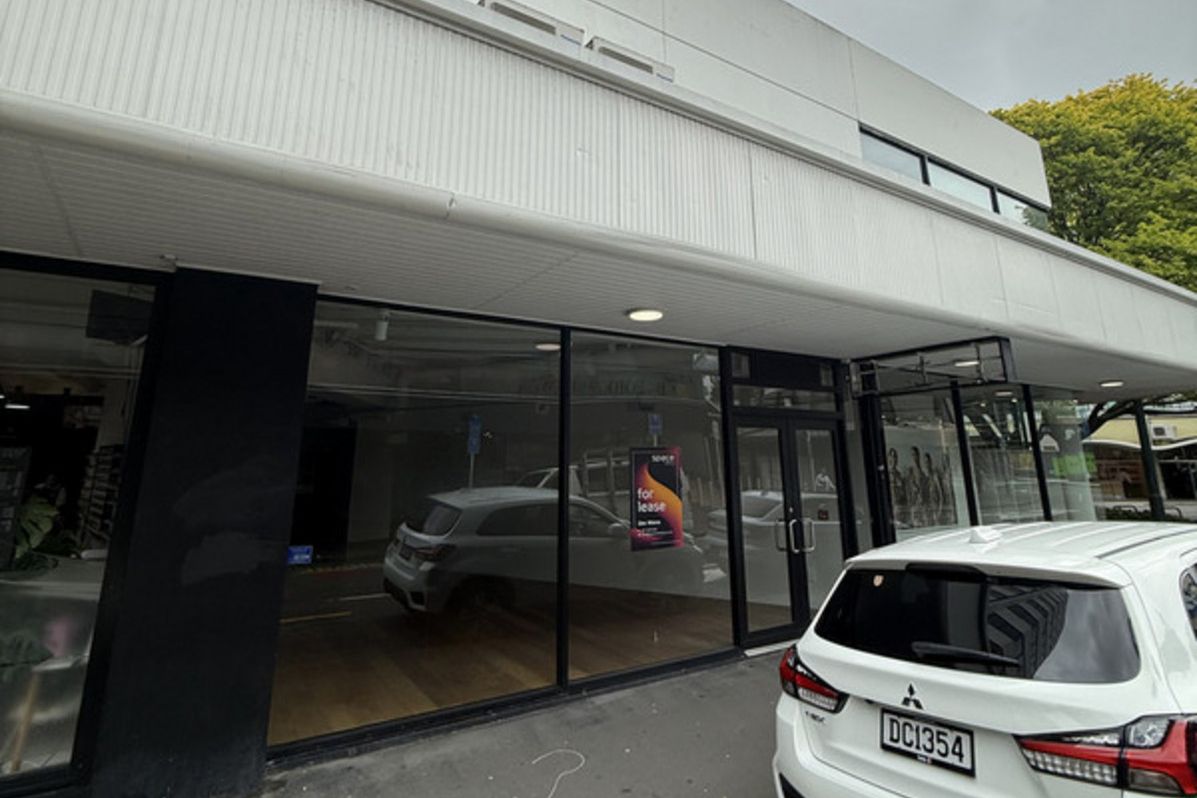 Retail space with wide frontage - Vista 2
