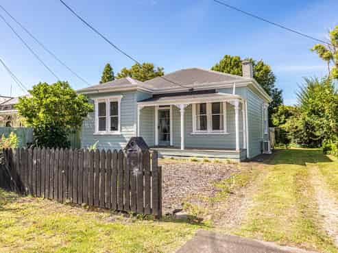 8 Field Street, Aramoho