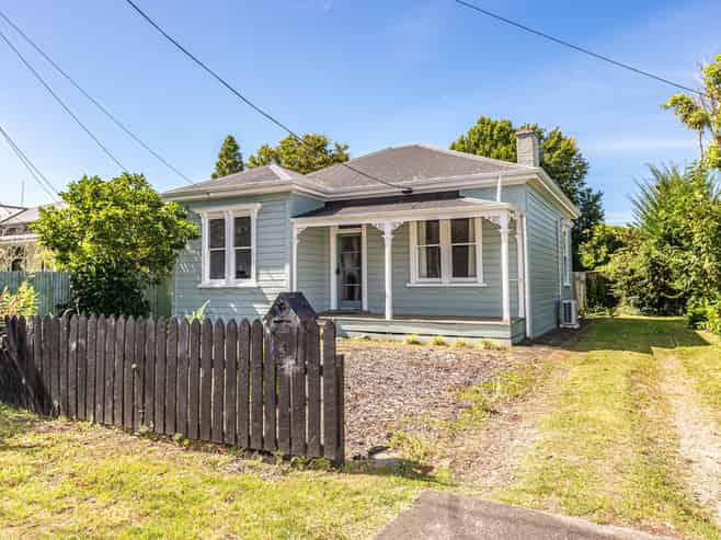 8 Field Street, Aramoho