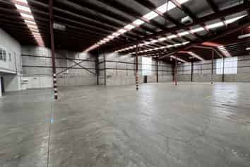 Large warehouse/office in Ngauranga