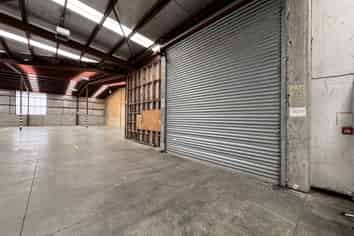 Large warehouse/office in Ngauranga