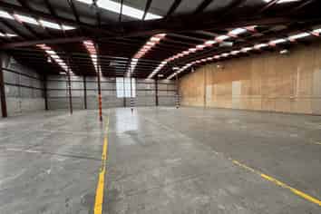 Large warehouse/office in Ngauranga