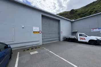 Large warehouse/office in Ngauranga