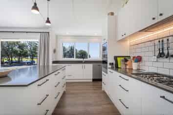 112 Ocean Close, Matarangi