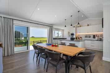 112 Ocean Close, Matarangi