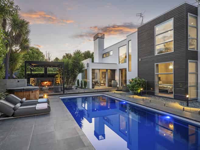 33 and 35 Glen Oaks Drive, Northwood