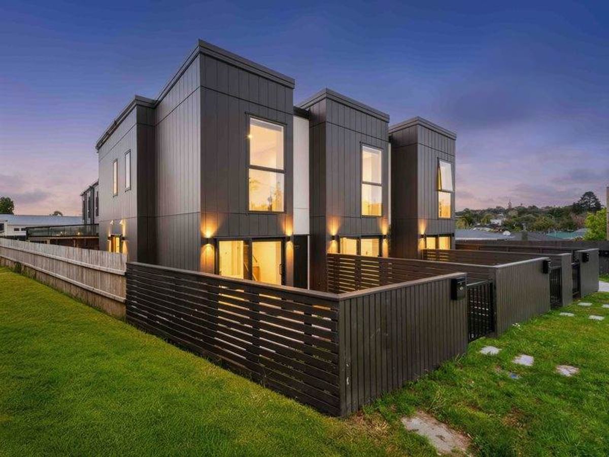Move-In Ready 3-Bedroom Townhouse, New Lynn