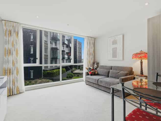 207/3 Rose Garden Lane, Albany