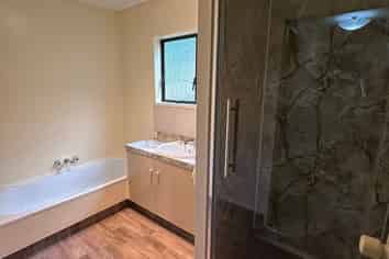 42 Earls Road, Saint Clair