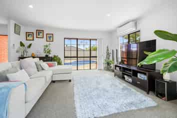 8 John Lister Close, Golflands