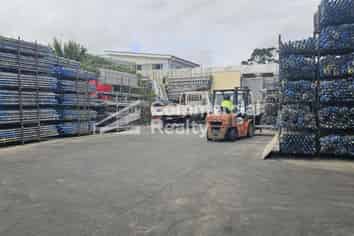 Well Located Warehouse With Yard