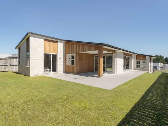 17 Puhirake Crescent, Pyes Pa