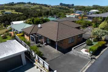 4 Protea Drive, Cable Bay
