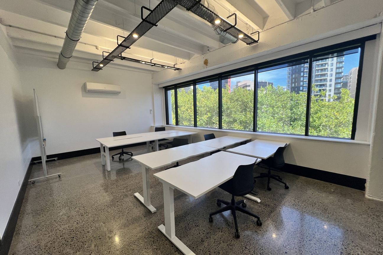 Modern Office + Boardroom | Convenient Location - Fler