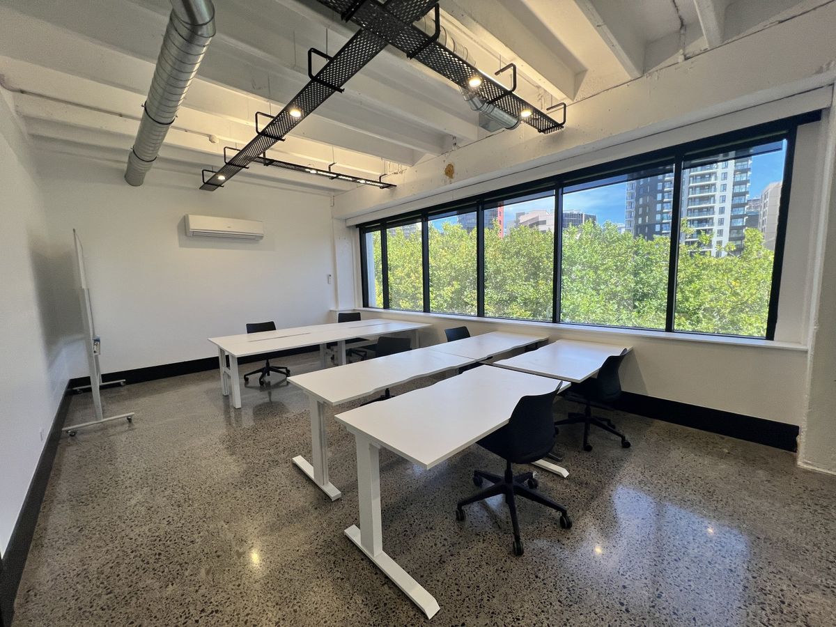 Modern Office + Boardroom | Convenient Location – další