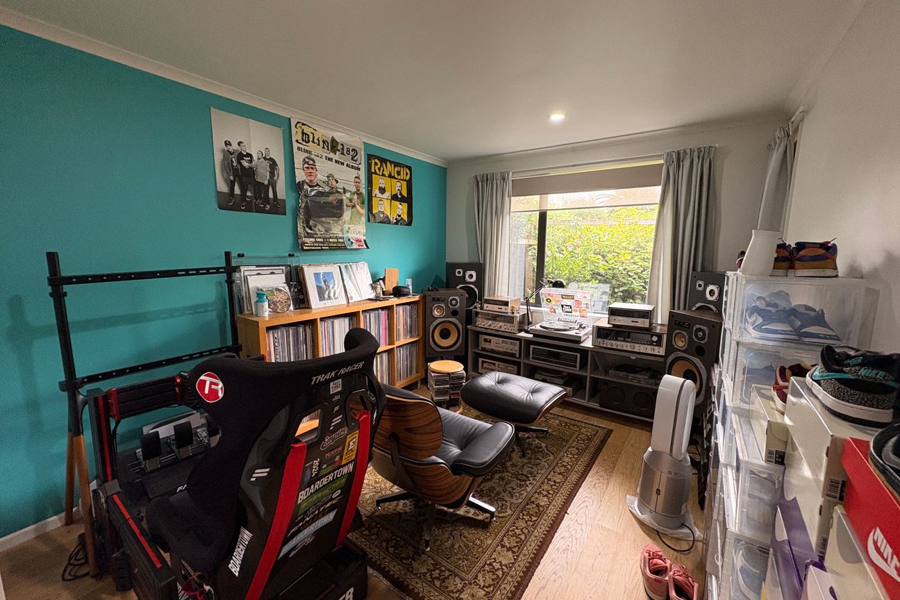 Still available - make us an offer! - Vista 6