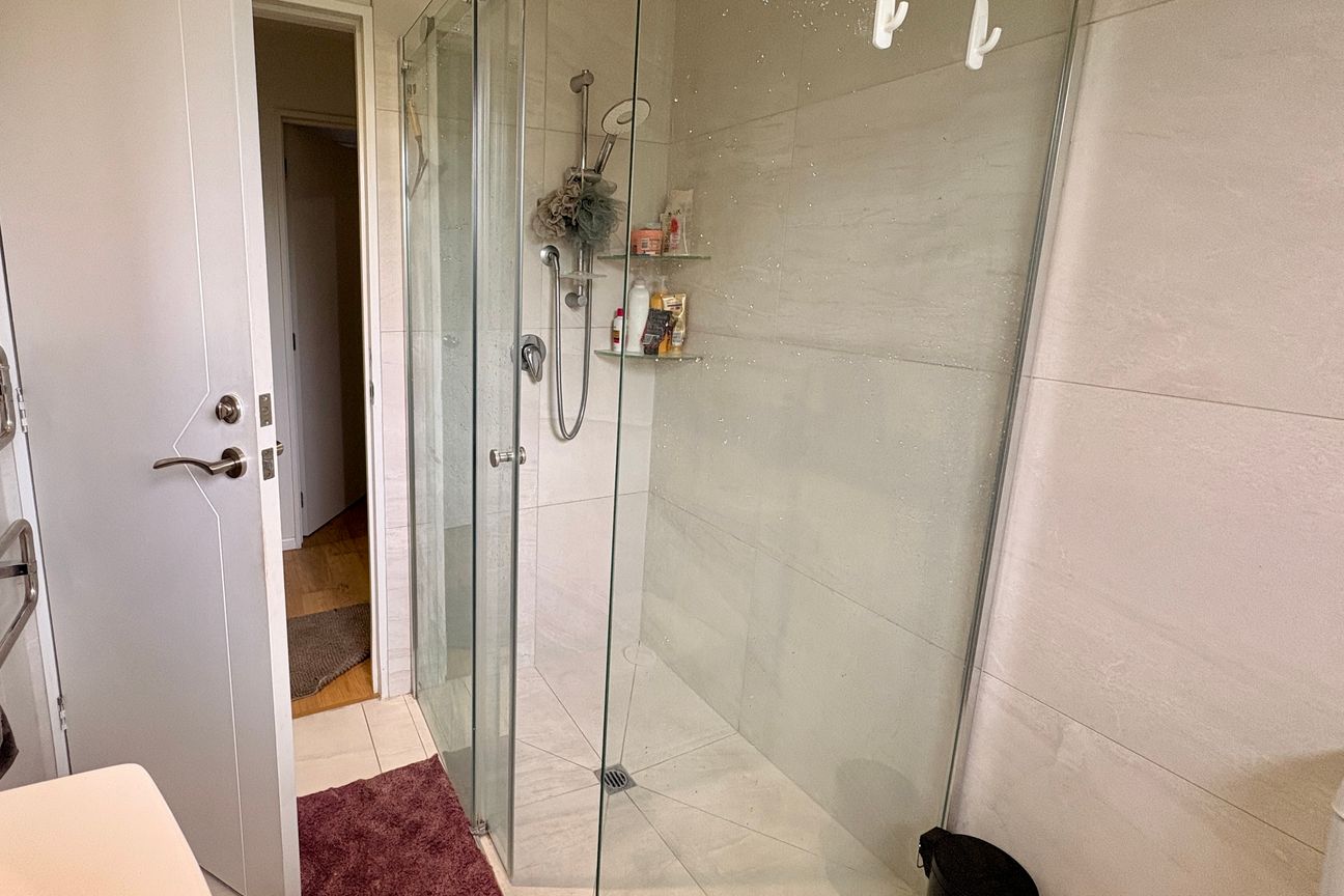 Still available - make us an offer! - Vista 4