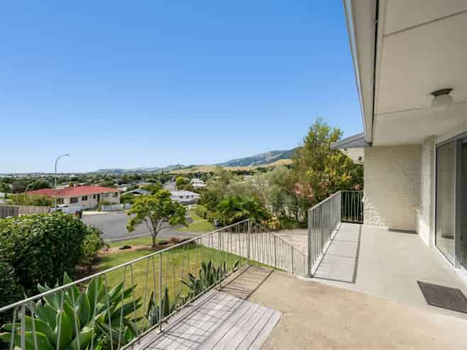 7 Chartwell Place, Richmond